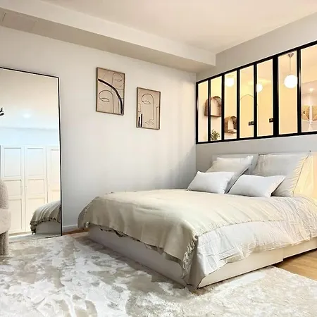 Apartment Acogedor En El Centro De Paris. *